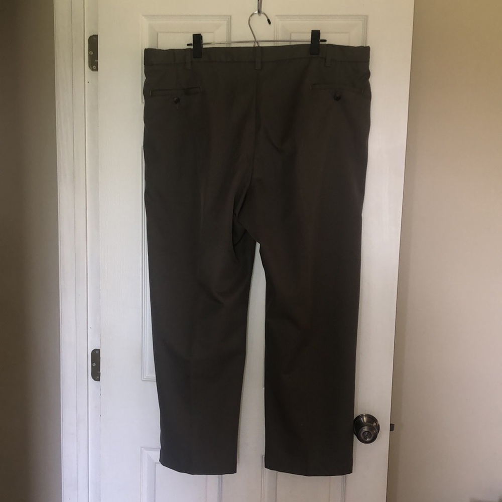 Haggar men’s slacks, 44X29. EUC, no holes or stains. Zipper works good. - Picture 3 of 8